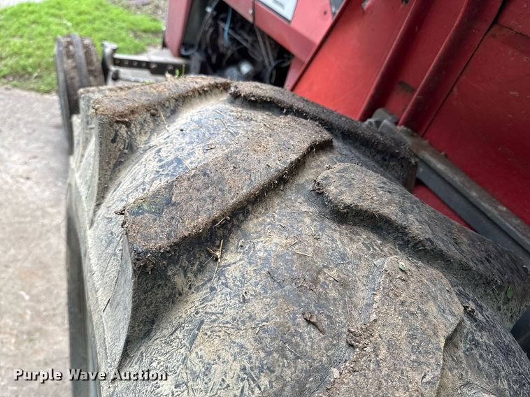 image for item DU9059 1975 Massey Ferguson 265 tractor