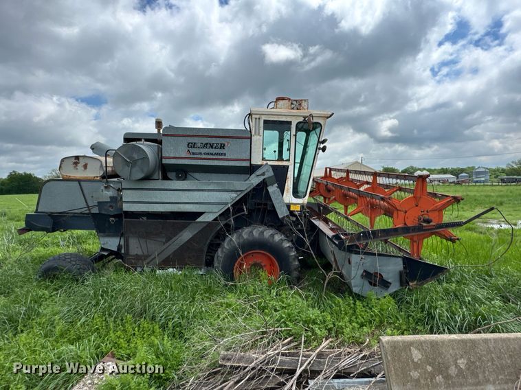 image for item DU9515 Allis-Chalmers Gleaner combine