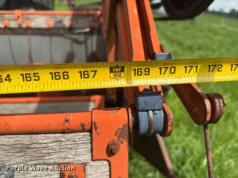 image for item DU9515 Allis-Chalmers Gleaner combine