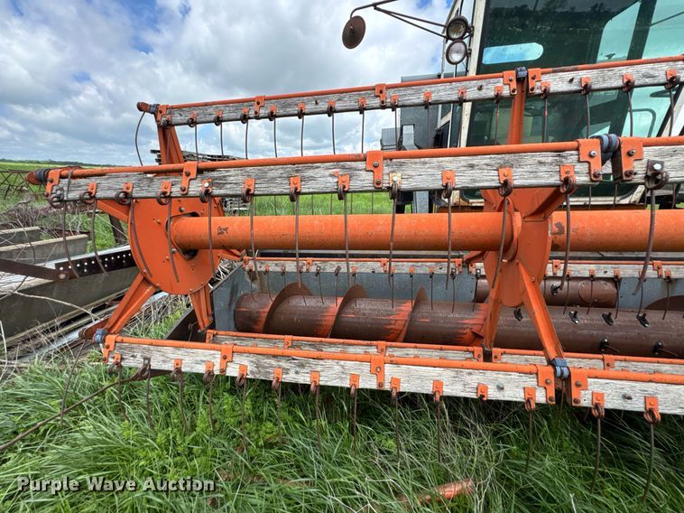 image for item DU9515 Allis-Chalmers Gleaner combine
