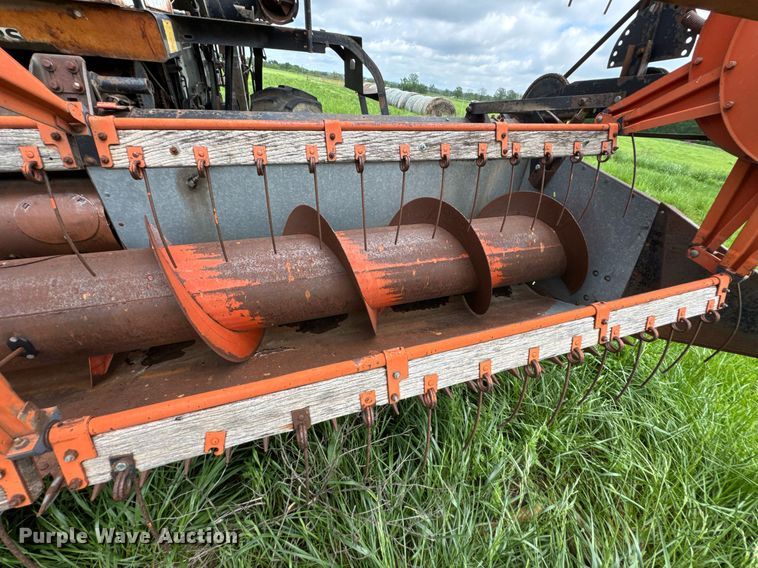 image for item DU9515 Allis-Chalmers Gleaner combine