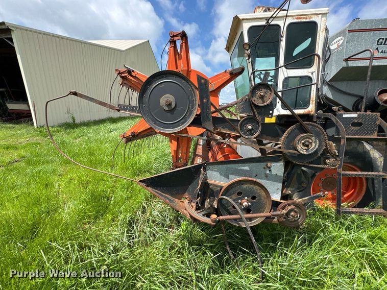 image for item DU9515 Allis-Chalmers Gleaner combine