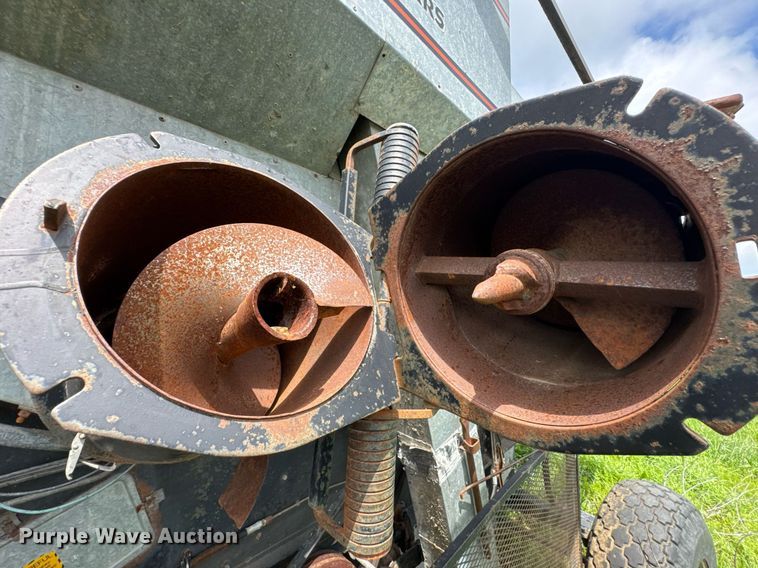 image for item DU9515 Allis-Chalmers Gleaner combine