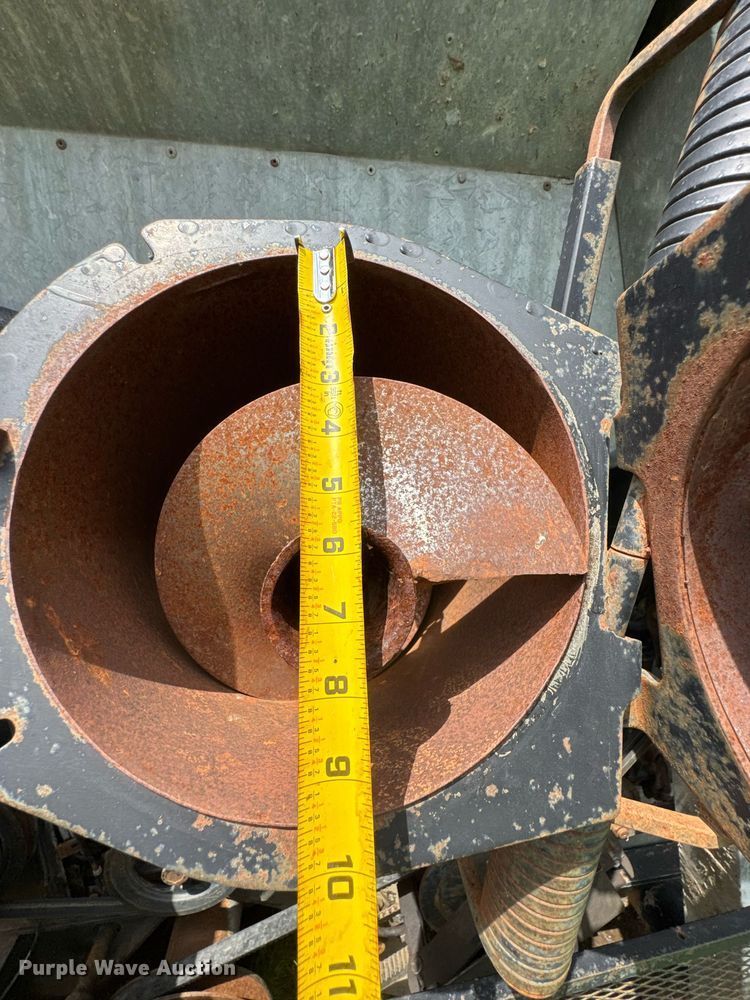 image for item DU9515 Allis-Chalmers Gleaner combine