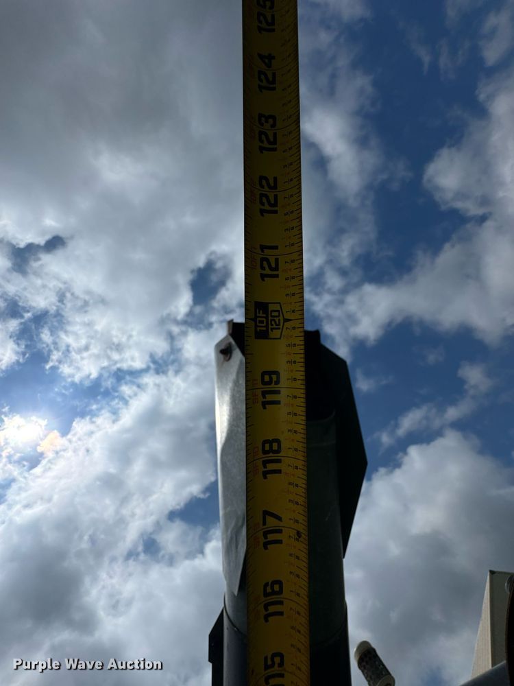 image for item DU9515 Allis-Chalmers Gleaner combine