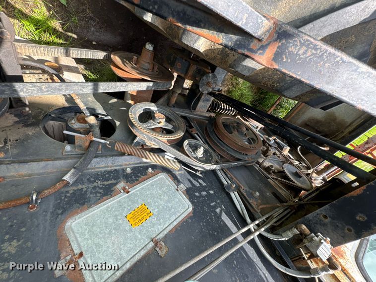 image for item DU9515 Allis-Chalmers Gleaner combine