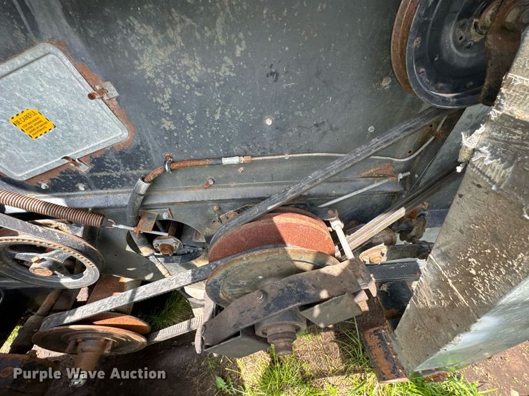 image for item DU9515 Allis-Chalmers Gleaner combine