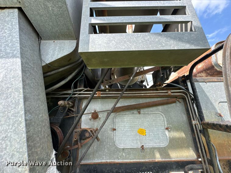 image for item DU9515 Allis-Chalmers Gleaner combine