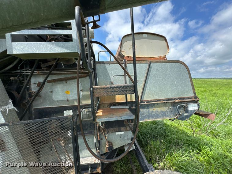 image for item DU9515 Allis-Chalmers Gleaner combine