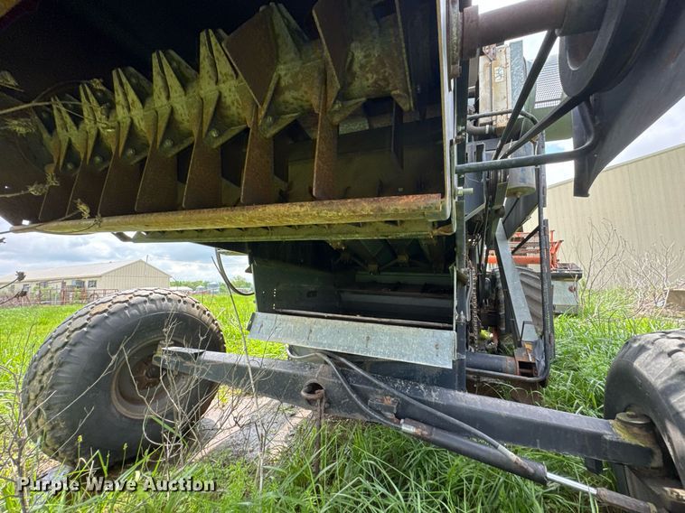 image for item DU9515 Allis-Chalmers Gleaner combine