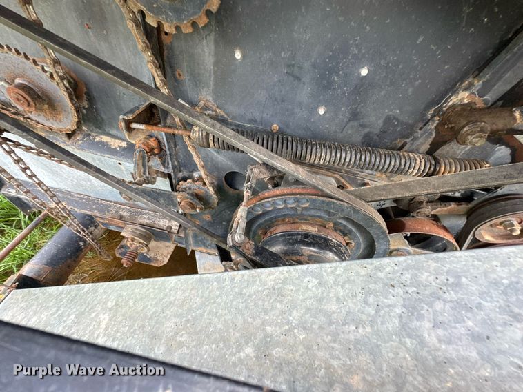 image for item DU9515 Allis-Chalmers Gleaner combine