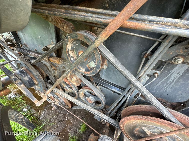 image for item DU9515 Allis-Chalmers Gleaner combine