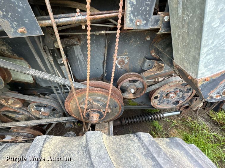 image for item DU9515 Allis-Chalmers Gleaner combine