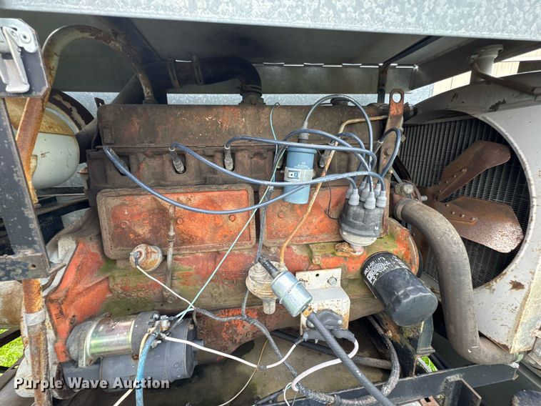 image for item DU9515 Allis-Chalmers Gleaner combine