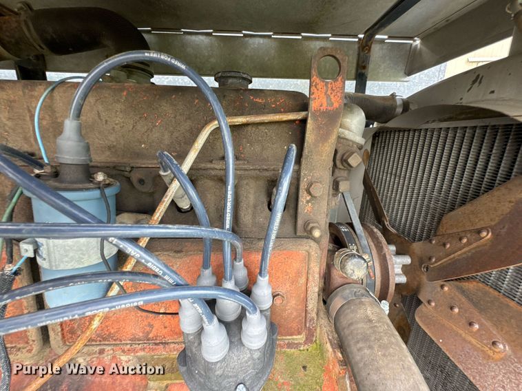 image for item DU9515 Allis-Chalmers Gleaner combine