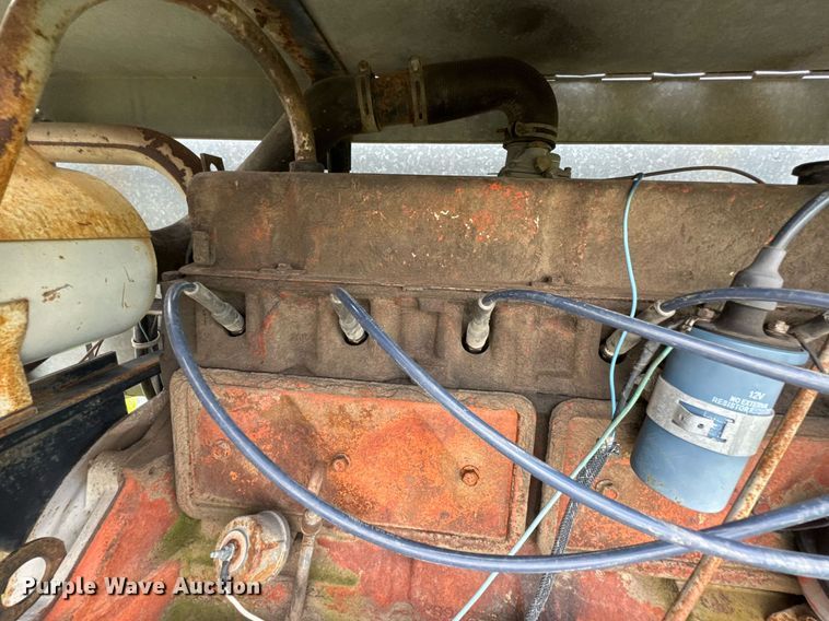 image for item DU9515 Allis-Chalmers Gleaner combine