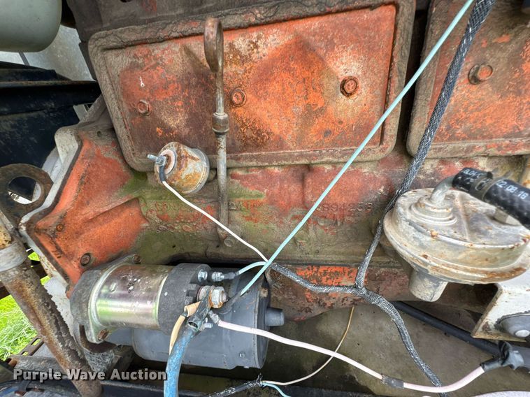 image for item DU9515 Allis-Chalmers Gleaner combine