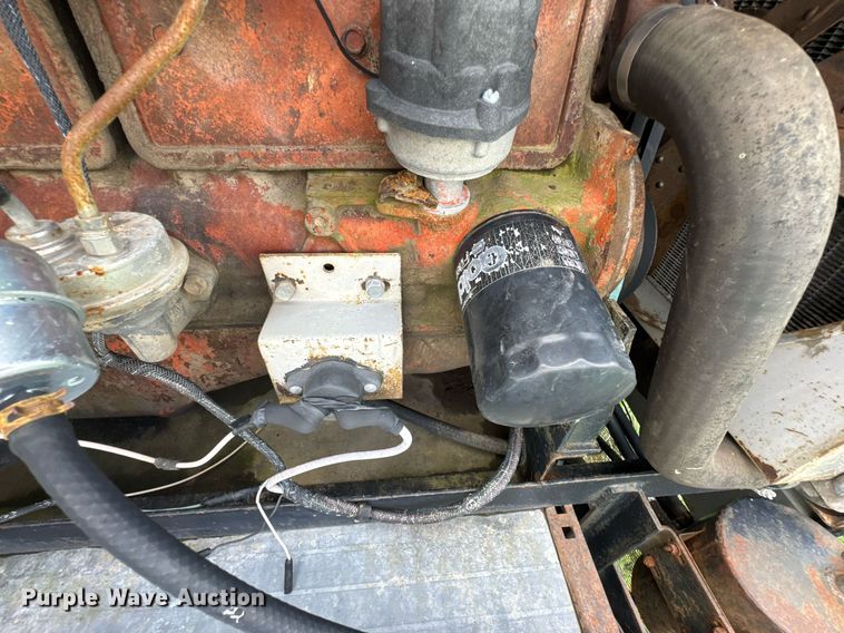 image for item DU9515 Allis-Chalmers Gleaner combine