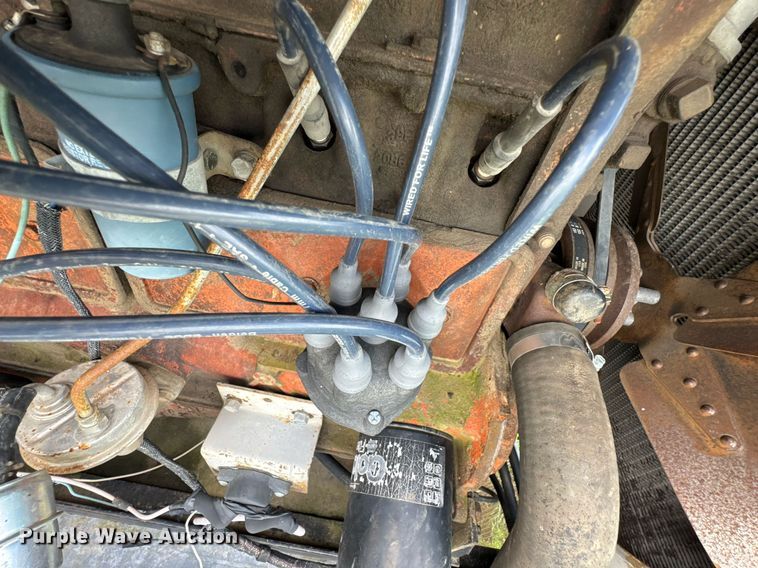 image for item DU9515 Allis-Chalmers Gleaner combine