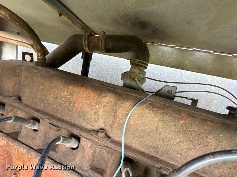 image for item DU9515 Allis-Chalmers Gleaner combine