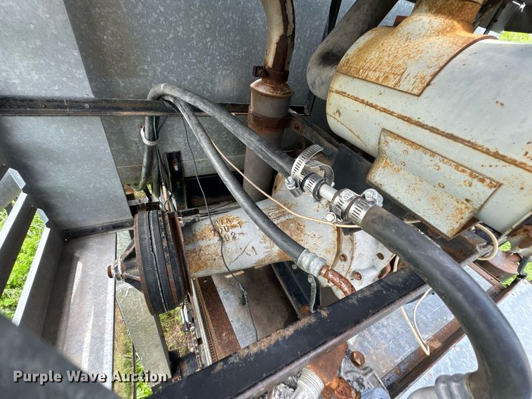 image for item DU9515 Allis-Chalmers Gleaner combine