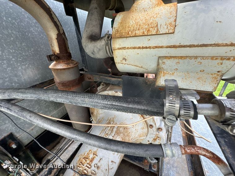 image for item DU9515 Allis-Chalmers Gleaner combine