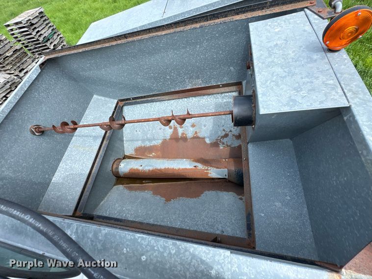 image for item DU9515 Allis-Chalmers Gleaner combine