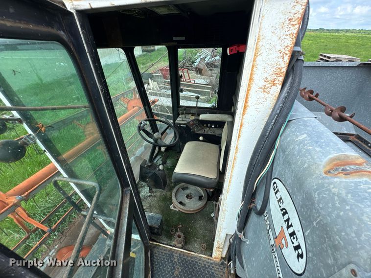 image for item DU9515 Allis-Chalmers Gleaner combine