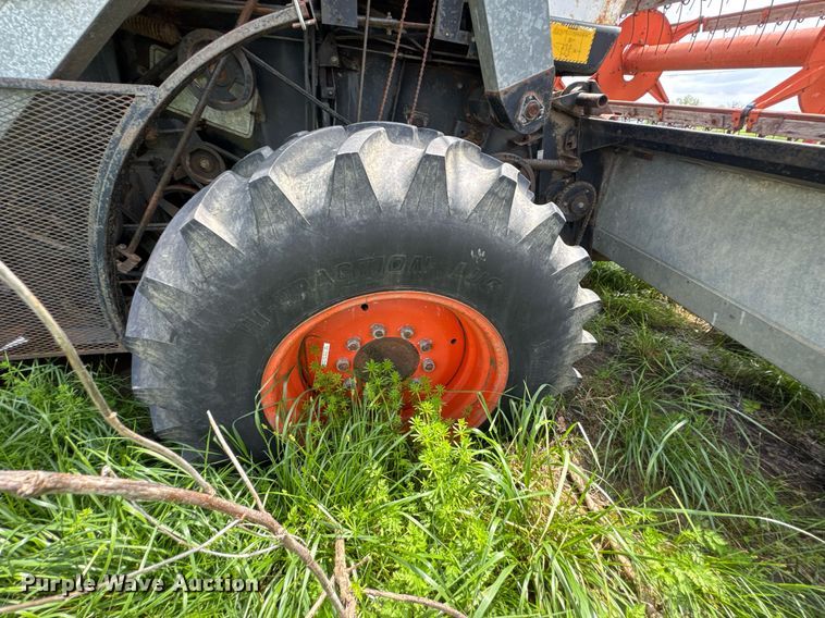 image for item DU9515 Allis-Chalmers Gleaner combine