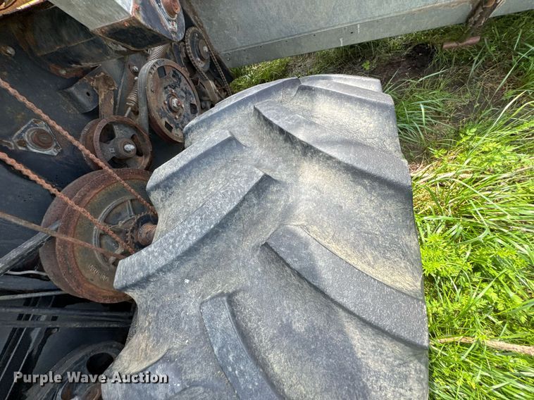 image for item DU9515 Allis-Chalmers Gleaner combine