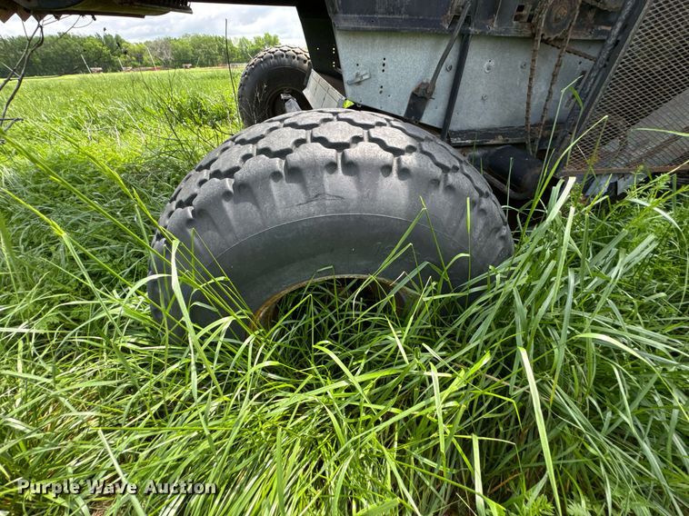 image for item DU9515 Allis-Chalmers Gleaner combine