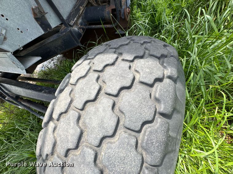 image for item DU9515 Allis-Chalmers Gleaner combine
