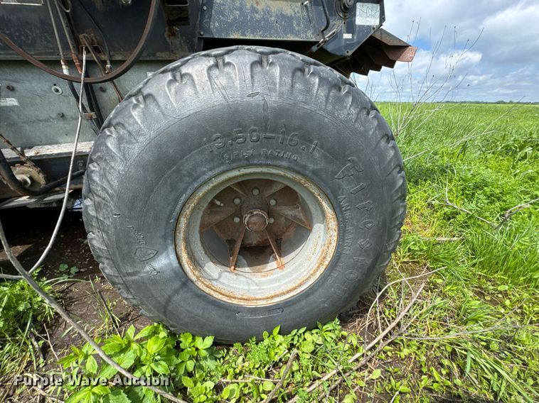 image for item DU9515 Allis-Chalmers Gleaner combine