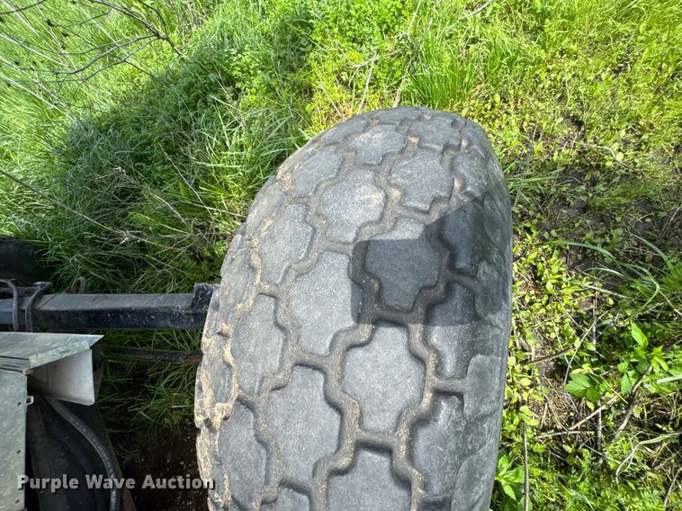 image for item DU9515 Allis-Chalmers Gleaner combine