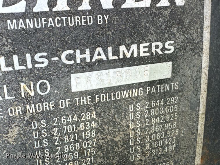 image for item DU9515 Allis-Chalmers Gleaner combine