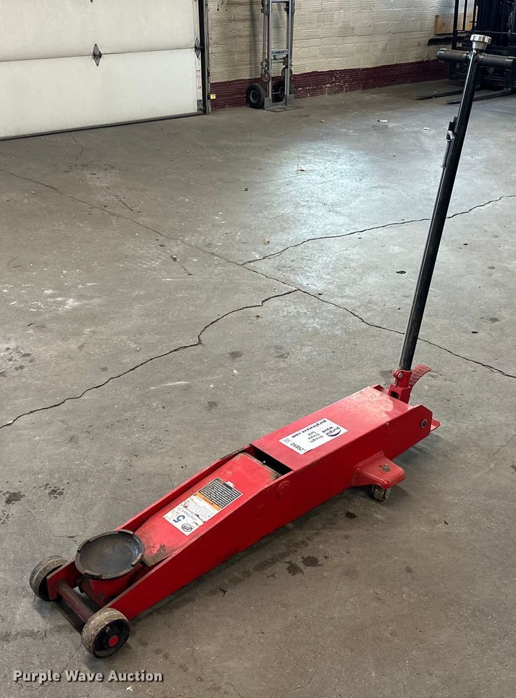 image for item DV0527 Atd floor jack