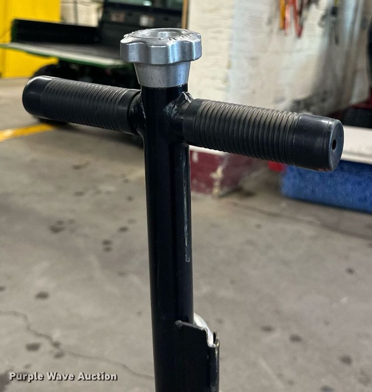 image for item DV0527 Atd floor jack