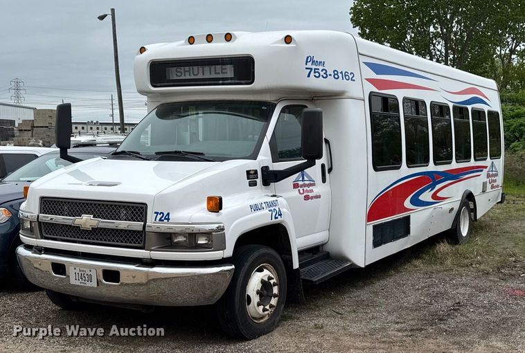 image for item DV2583 2009 Chevrolet C5500 Supreme shuttle bus