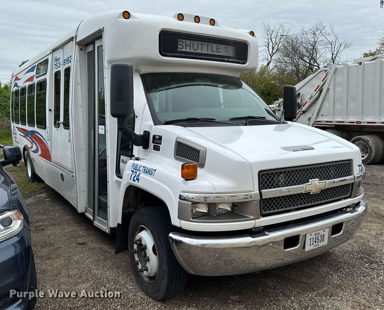 image for item DV2583 2009 Chevrolet C5500 Supreme shuttle bus