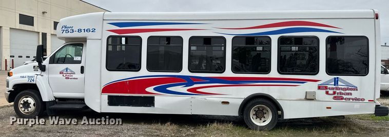 image for item DV2583 2009 Chevrolet C5500 Supreme shuttle bus