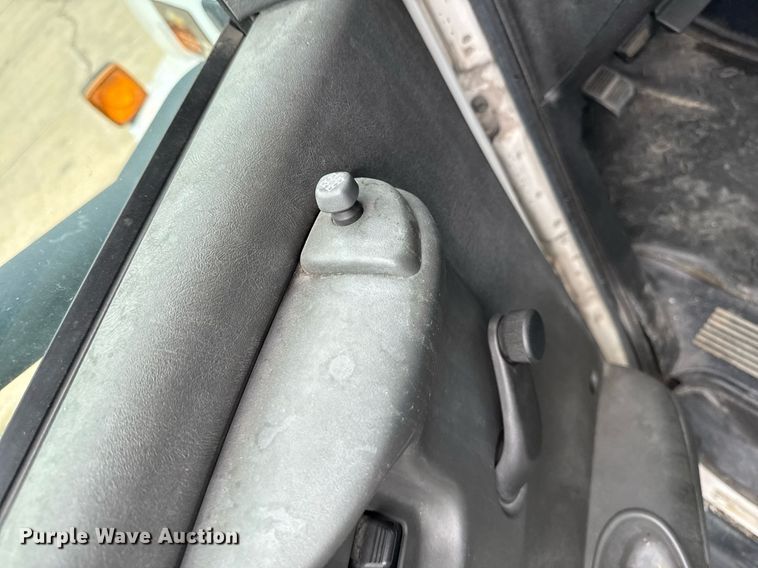 image for item DV2583 2009 Chevrolet C5500 Supreme shuttle bus