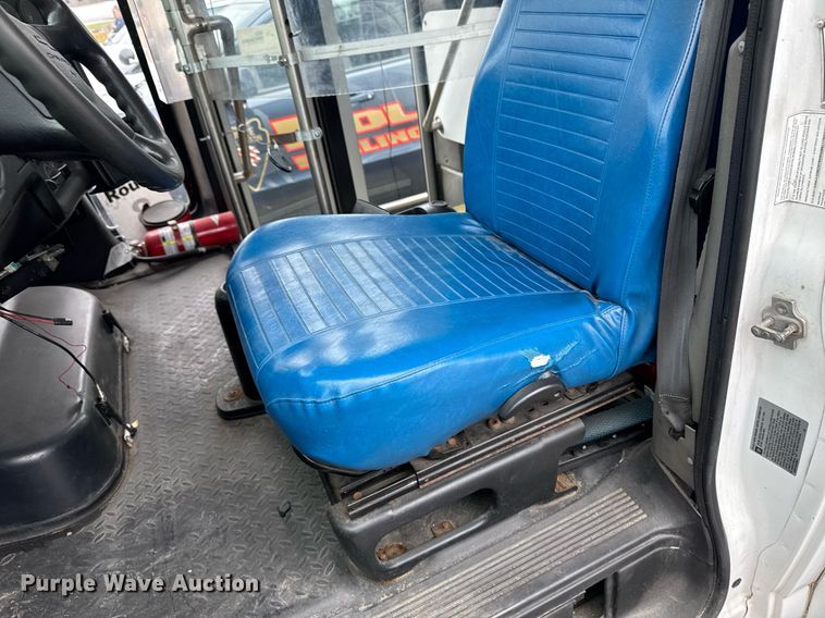 image for item DV2583 2009 Chevrolet C5500 Supreme shuttle bus