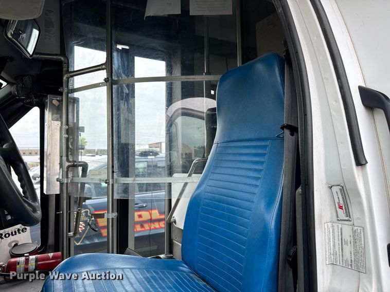 image for item DV2583 2009 Chevrolet C5500 Supreme shuttle bus