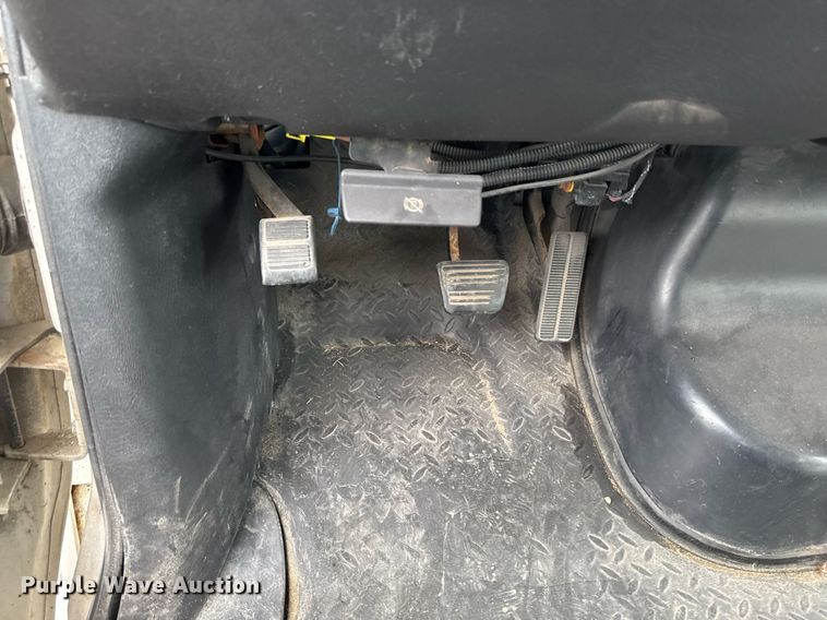 image for item DV2583 2009 Chevrolet C5500 Supreme shuttle bus