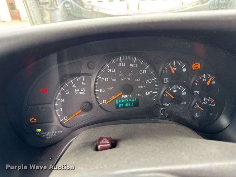 image for item DV2583 2009 Chevrolet C5500 Supreme shuttle bus