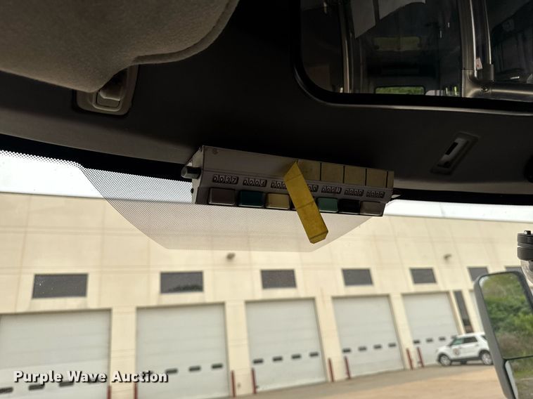 image for item DV2583 2009 Chevrolet C5500 Supreme shuttle bus