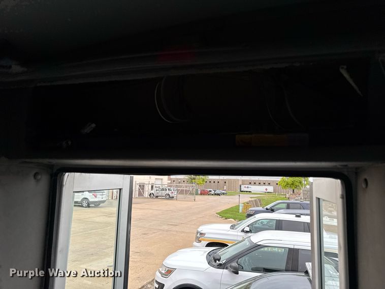 image for item DV2583 2009 Chevrolet C5500 Supreme shuttle bus