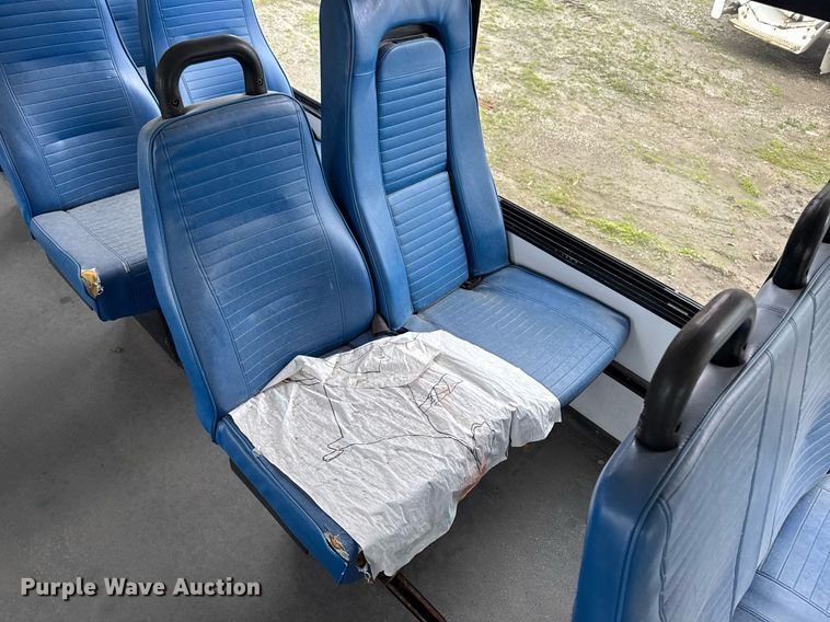 image for item DV2583 2009 Chevrolet C5500 Supreme shuttle bus