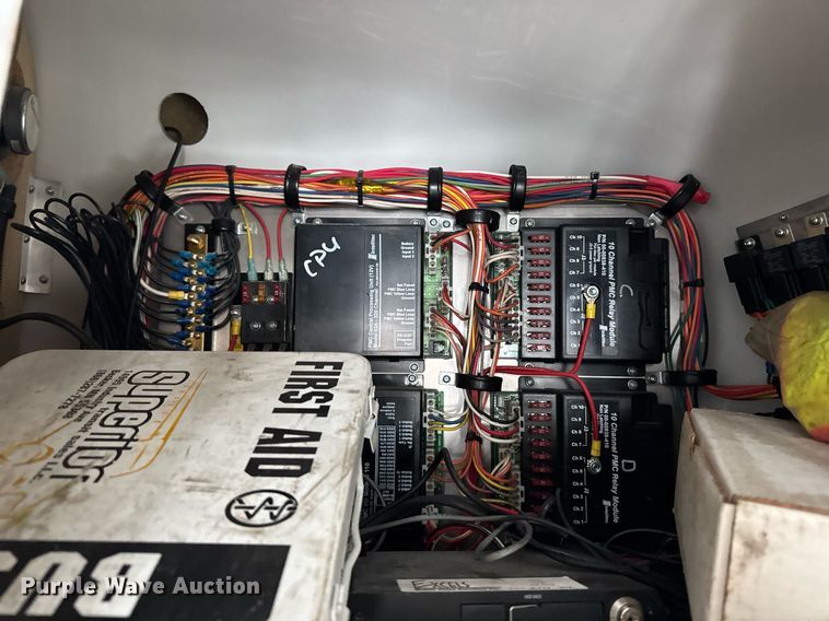 image for item DV2583 2009 Chevrolet C5500 Supreme shuttle bus