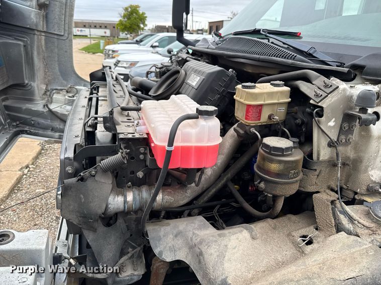 image for item DV2583 2009 Chevrolet C5500 Supreme shuttle bus